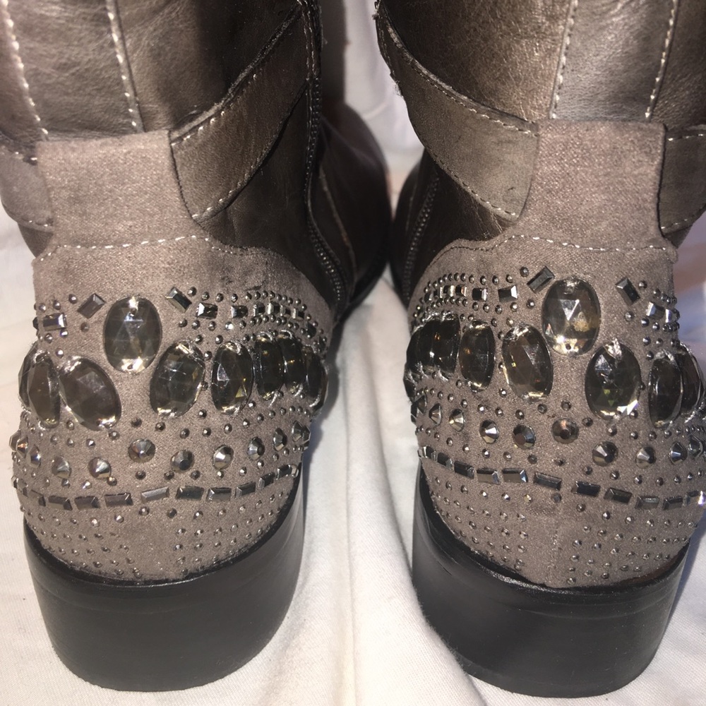 Women’s Gianni Bini NWB Grey Embellished Boot
